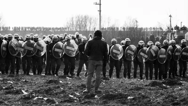 Großdemo bei Brokdorf (Quelle: IMAGO / Klaus Rose)